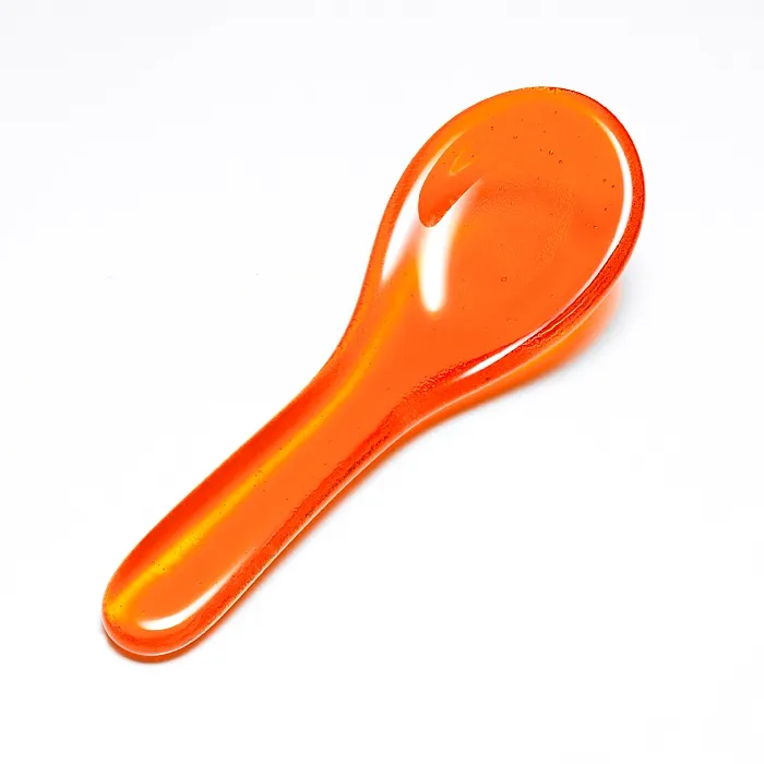 Löffel aus farbigem Glas für das Amuse-Gueule